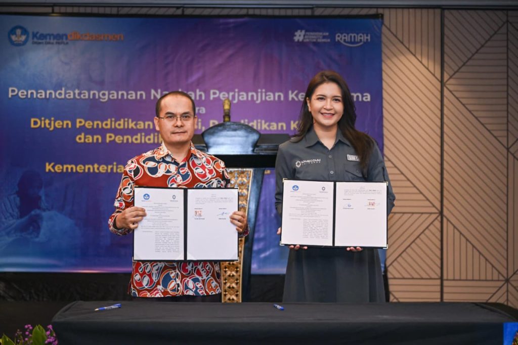 melakukan penandatanganan naskah perjanjian kerja sama (PKS) strategis dengan kementerian/lembaga dan sejumlah mitra industri
