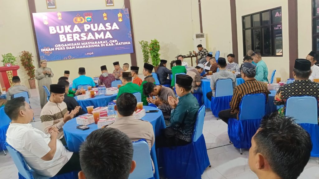Buka puasaPolres Natuna bersama ormas dan insan pers di Aula Mapolres Natuna