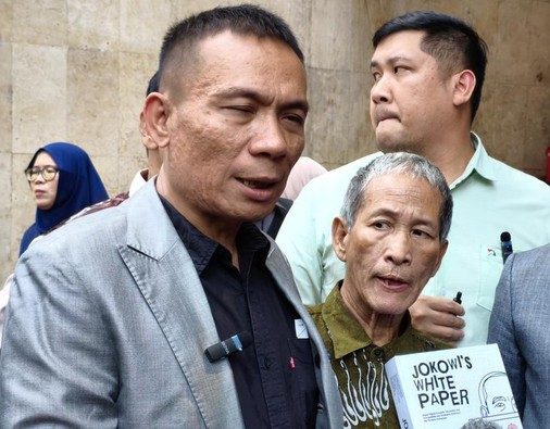 Rismon Hasiholan Sianipar dalam kasus dugaan fitnah ijazah Jokowi.