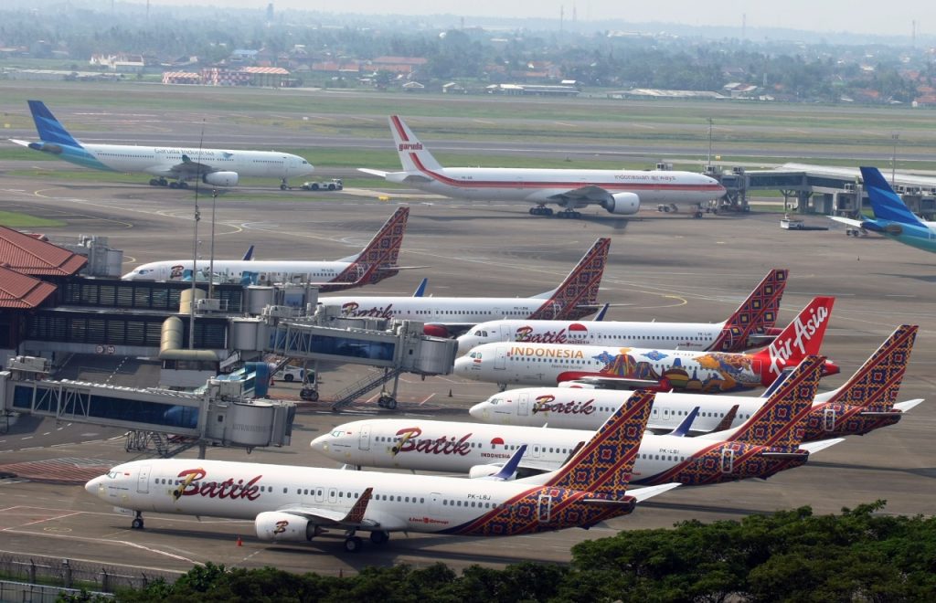 Airlangga Hartarto umumkan tiket pesawat domestik naik 9-13 persen dan subsidi Rp2,6 triliun