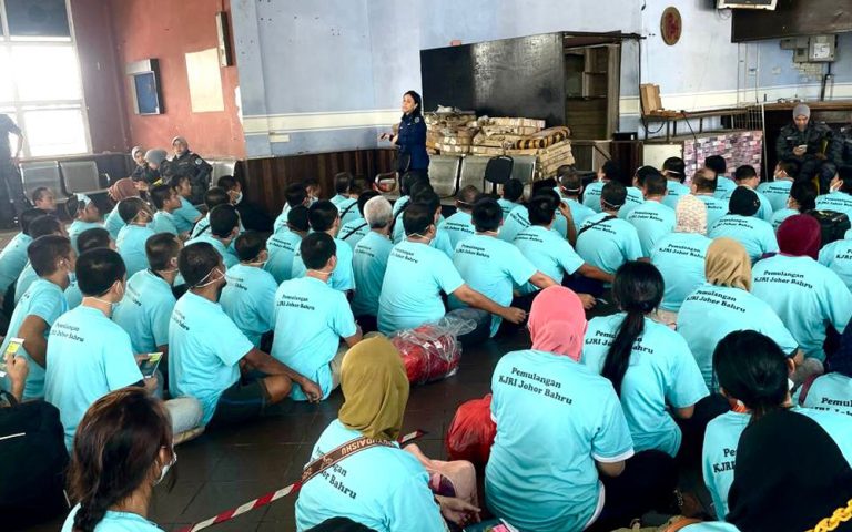 KJRI Johor Bahru pulangkan PMI dari Malaysia ke Batam Deskripsi Gambar