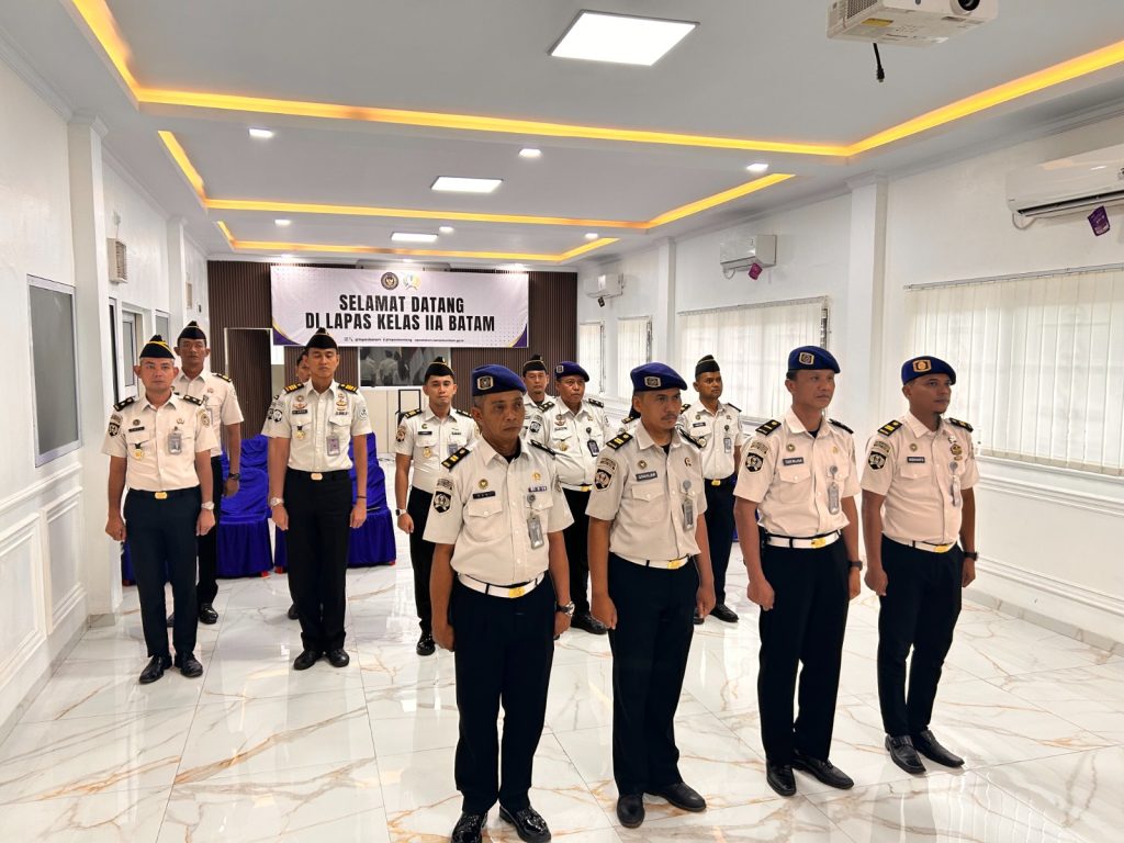 Petugas Lapas Batam yang mengikuti pengukuhan Satops Patnal secara daring.