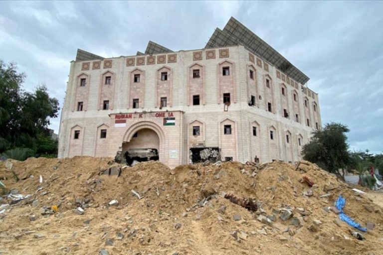 Spanduk Rising Lion dipasang Israel di reruntuhan Rumah Sakit Indonesia di Gaza