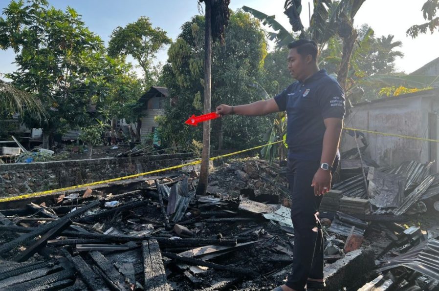 Kebakaran gudang rongsokan di Dabo Lama Singkep Lingga