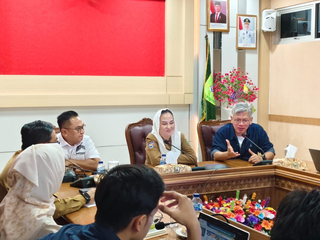 Bupati Natuna Cen Sui Lan bertemu perwakilan Bappenas bahas pembangunan daerah