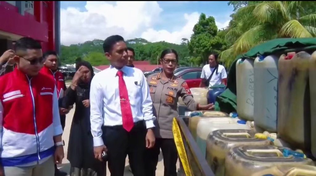 Polisi ungkap kasus penyalahgunaan BBM subsidi di Batam dan amankan tiga pelaku