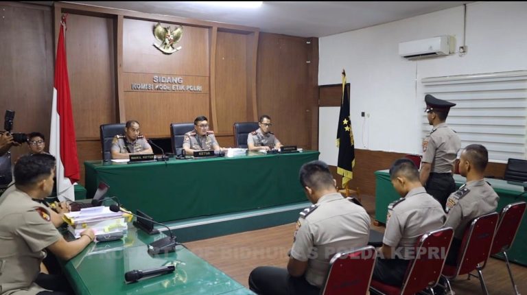 Polda Kepri PTDH empat bintara Ditsamapta terkait kasus penganiayaan Bripda NS