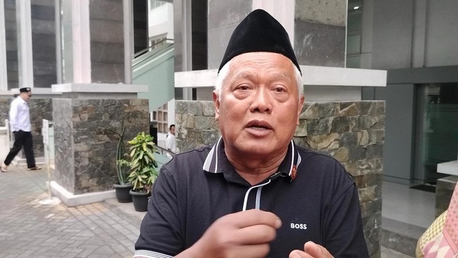 Penanganan tersangka Yai Mim oleh polisi di Malang