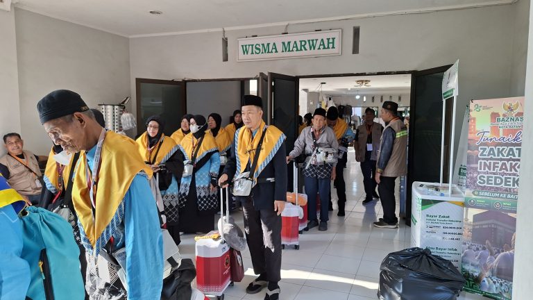 Pelepasan jemaah haji Kloter II Batam termasuk 36 jemaah Natuna