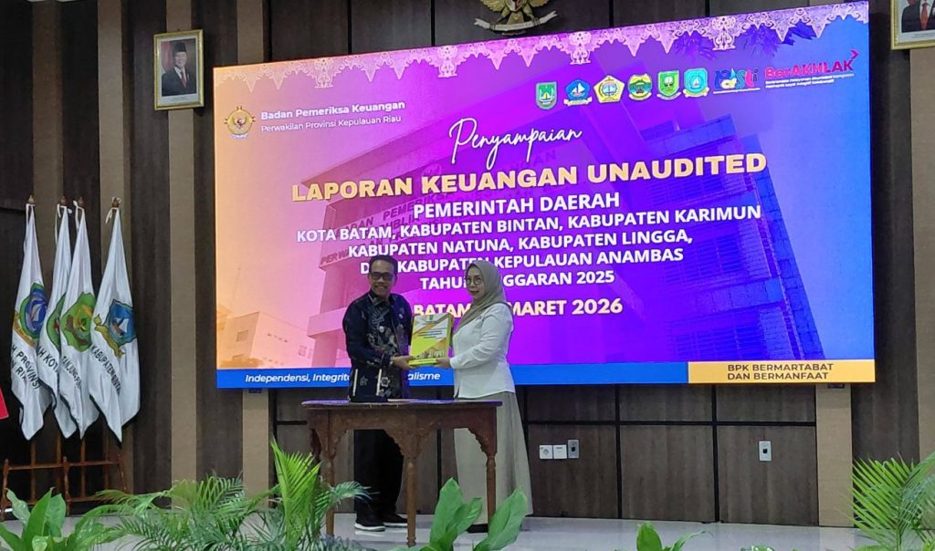 Wabup Natuna serahkan LKPD Unaudited 2025 ke BPK Kepri
