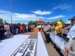 Pengawalan Polres Bintan pada aksi damai nelayan tolak tambang pasir laut