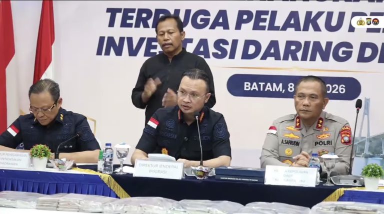 Dirjen Imigrasi Hendarsam Marantoko ungkap penangkapan 210 WNA online scam Batam