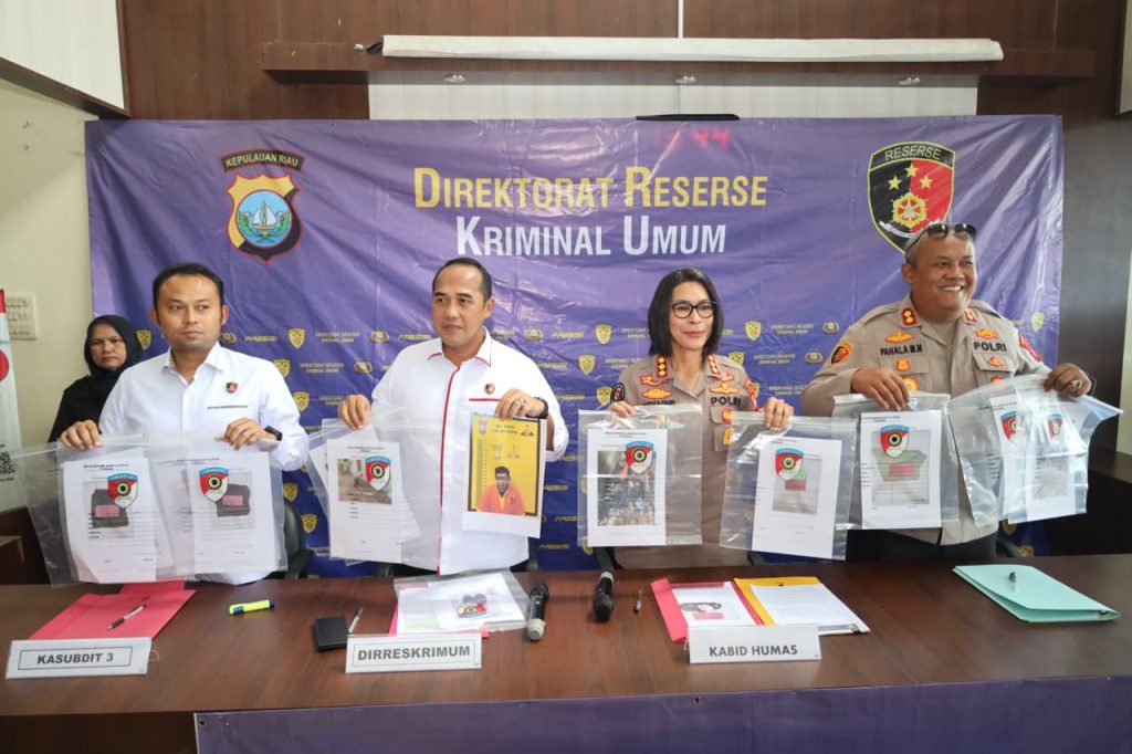 Konferensi pers Polda Kepri ungkap kasus pembunuhan di Lingga
