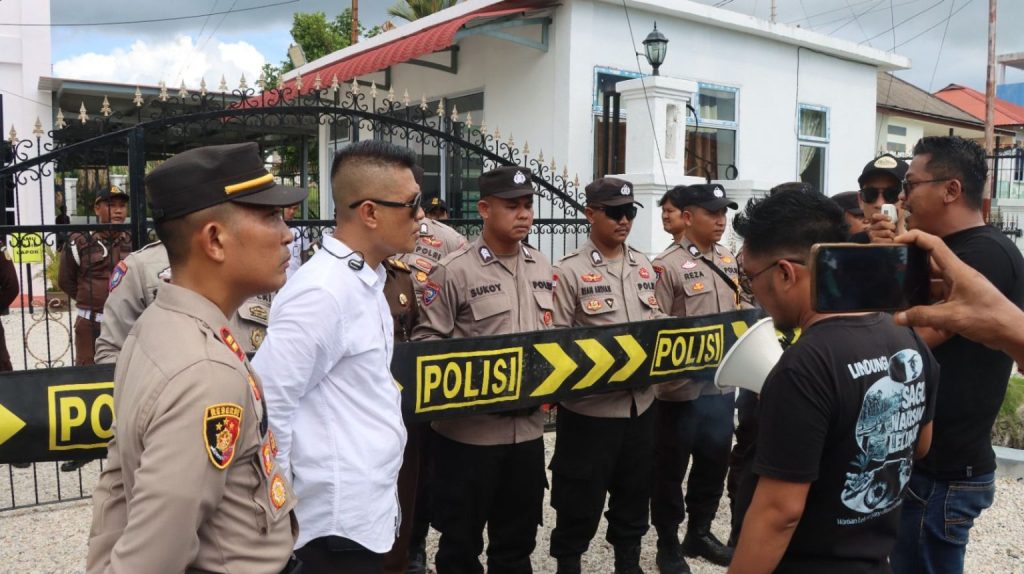 Pengamanan aksi Aliansi Pemuda Lingga di Kantor Kejari Lingga