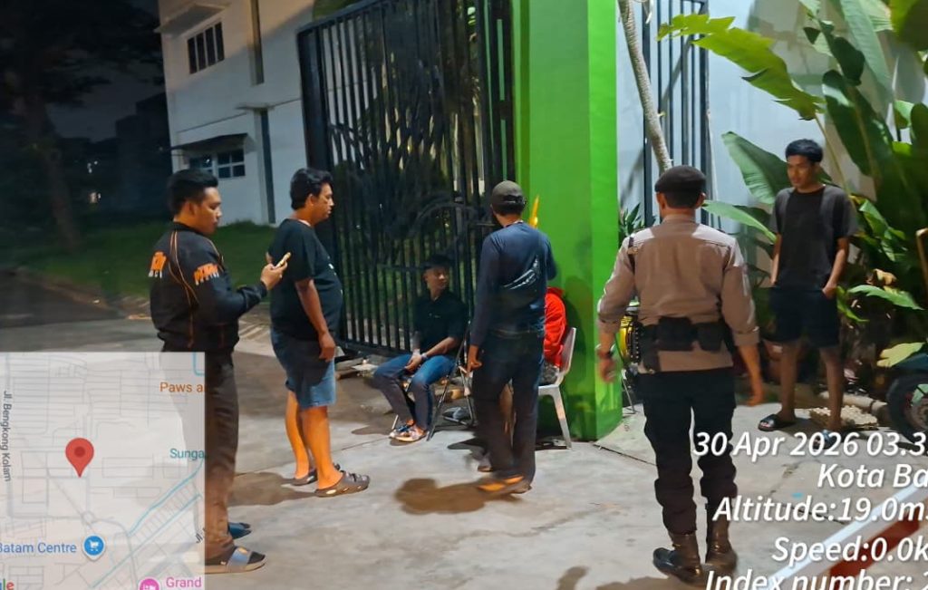 Polsek Bengkong mendatangi TKP dugaan percobaan pencurian helm di Perumahan Tropicana