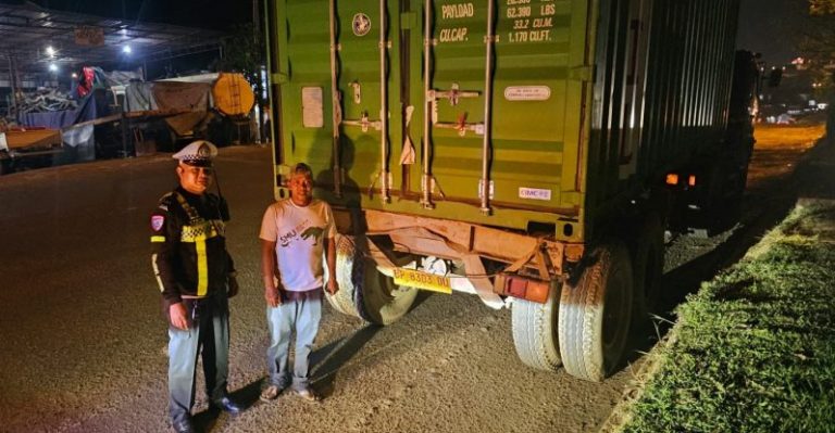 Satlantas Polresta Barelang tertibkan truk trailer tanpa lampu rem