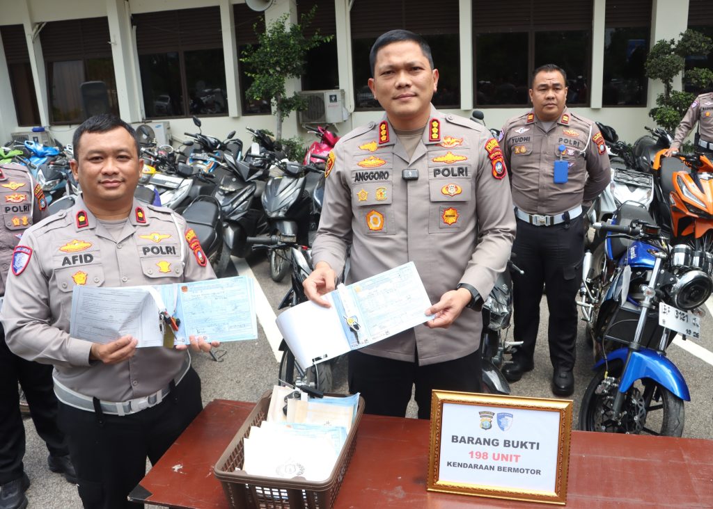 Kapolresta Barelang konferensi pers penindakan knalpot brong dan balap liar Batam