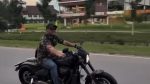 Iman Sutiawan naik moge tanpa helm di Batam viral