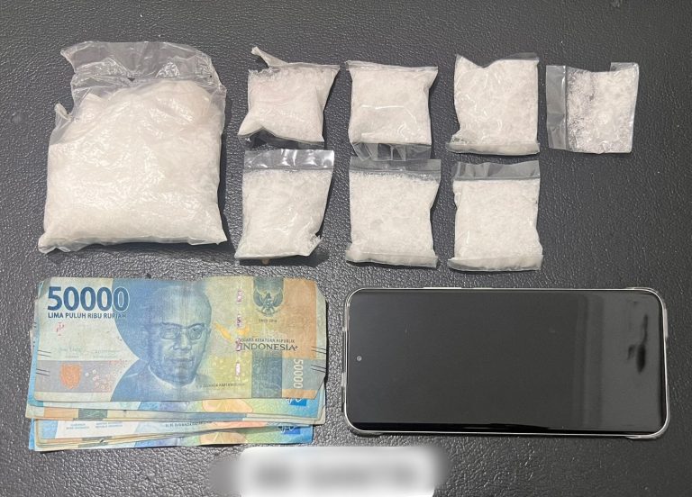 Barang bukti sabu 233,85 gram hasil pengungkapan kasus narkoba oleh Ditresnarkoba Polda Kepri di Batam.
