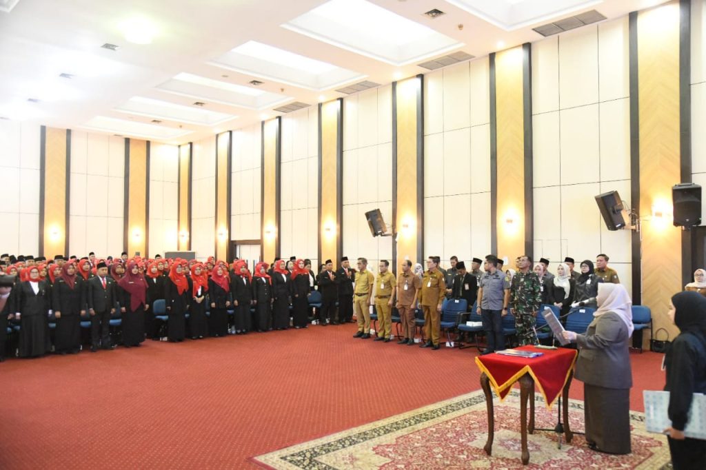 kasmarni-bersama-215-kepala-sekolah-baru.jpg