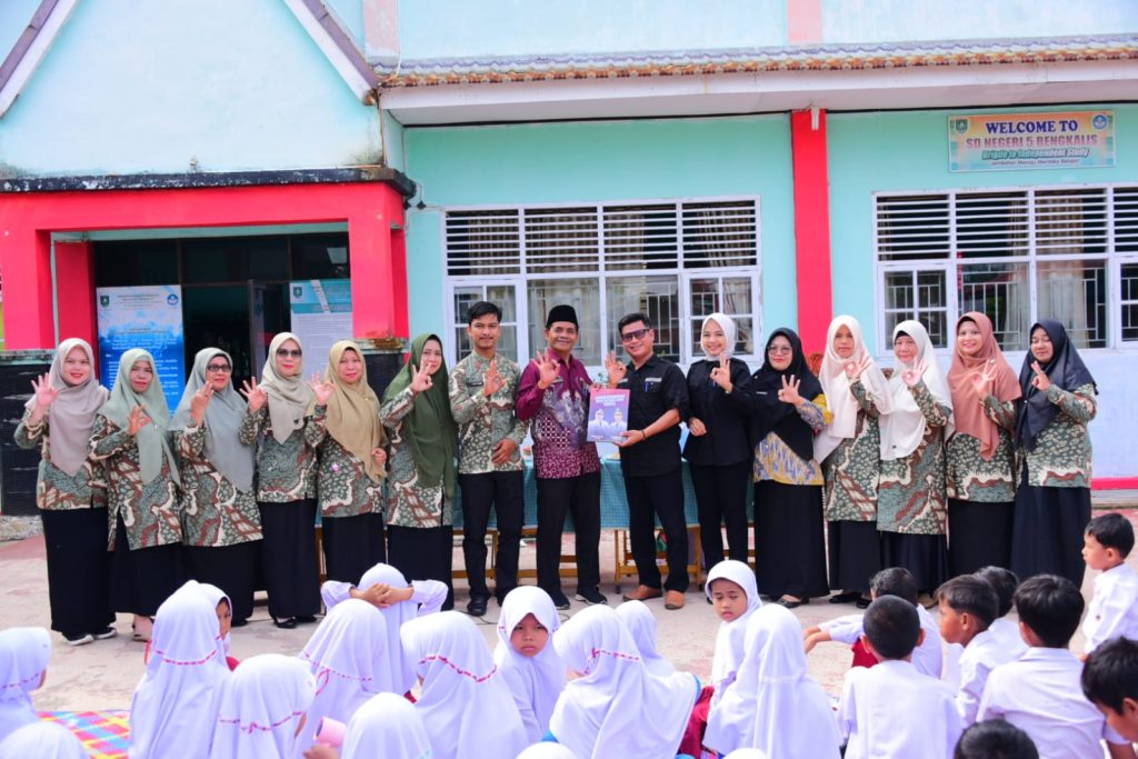 diskominfotik-bengkalis-edukasi-siswa-sd-negeri-5-soal-gawai-bullying-dan-hoaks
