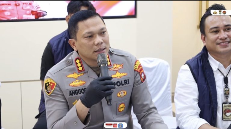 Konferensi pers Polresta Barelang pengungkapan kasus narkoba dengan barang bukti vape etomidate, ganja, sabu dan ekstasi.