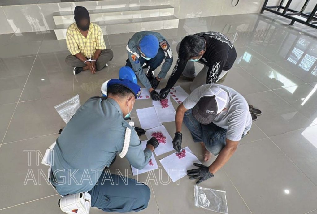 Barang bukti sabu dan ekstasi hasil penggagalan penyelundupan di Karimun