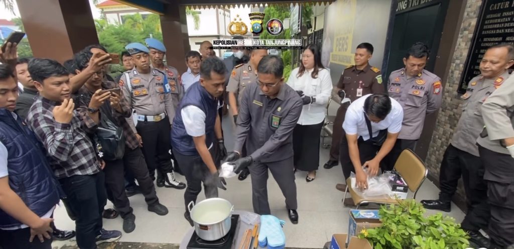 Pemusnahan barang bukti sabu dan ganja oleh Satresnarkoba Polresta Tanjungpinang.