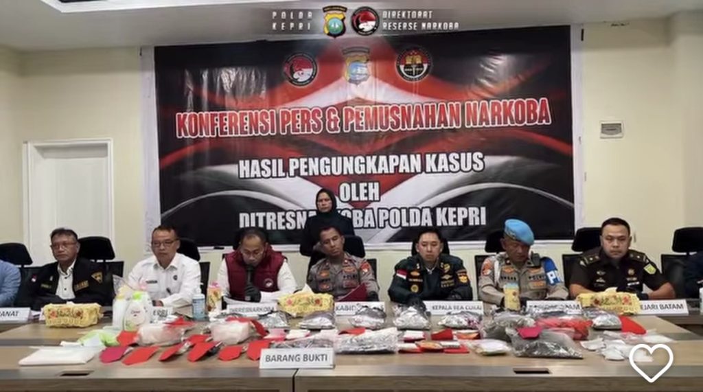 Polda Kepri memusnahkan barang bukti narkotika hasil pengungkapan puluhan kasus.