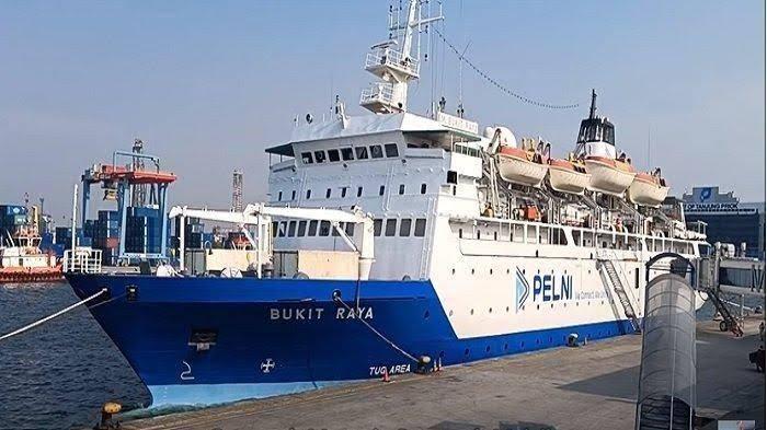 KM Bukit Raya melayani pelayaran menuju Natuna