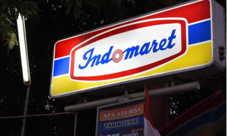 Gerai Indomaret dengan informasi penutupan operasional sementara yang viral di media sosial