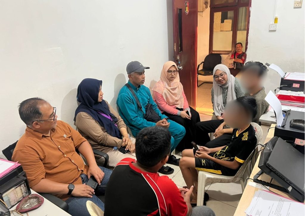 Polisi menyelidiki video viral pocong membawa senjata tajam di Batu Aji Batam