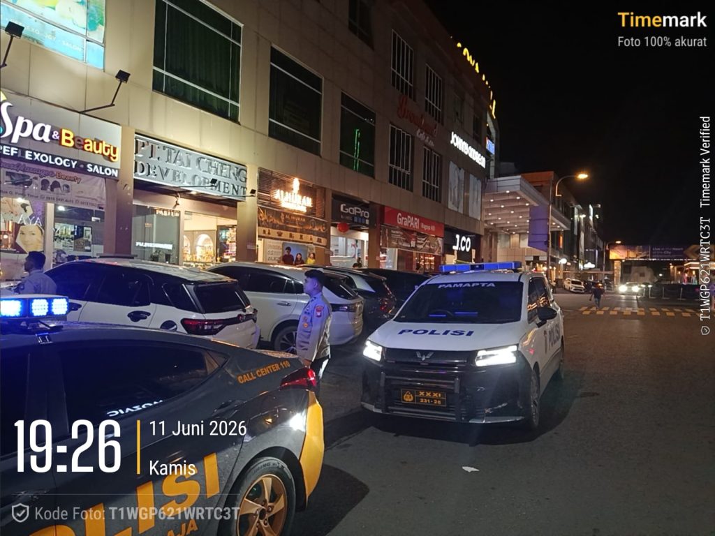 Polisi mengamankan terduga pelaku pencurian pakaian di Nagoya Hill Batam.