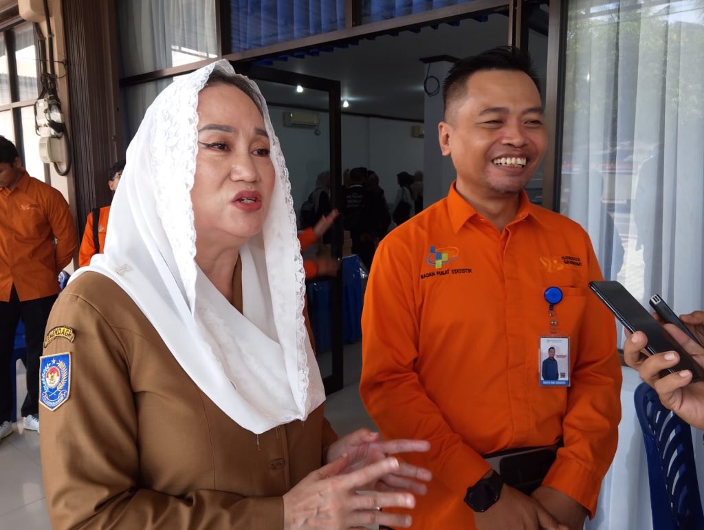 Petugas BPS melakukan pendataan Sensus Ekonomi 2026 di Kabupaten Natuna.