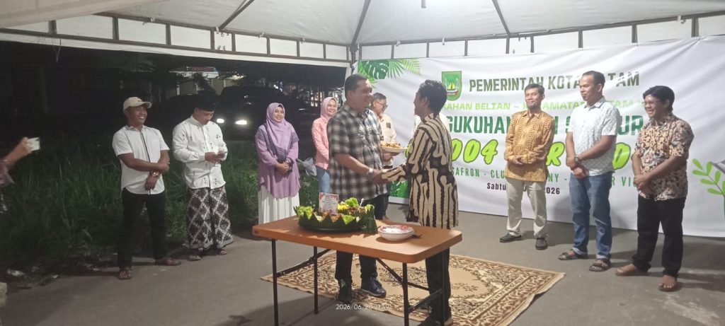 Penyerahan SK Ketua RT 004 RW 46 Kelurahan Belian.