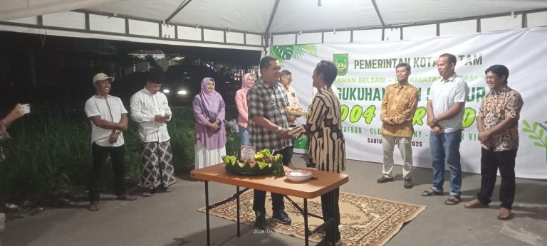 Penyerahan SK Ketua RT 004 RW 46 Kelurahan Belian.