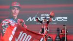 Marc Marquez dan Valentino Rossi dalam salah satu momen persaingan mereka di MotoGP.