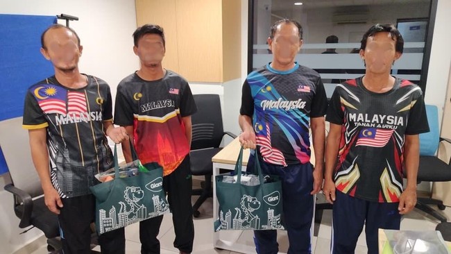 Empat nelayan Bintan dibebaskan Malaysia dan didampingi KJRI Johor Bahru.