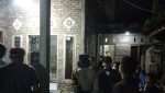 petugas-mengecek-lokasi-warga-meninggal-karena-minum-cairan-potas-di-wilayah-kecamatan-jembrana-bali-selasa-962026-foto-polres-1781087845333_169