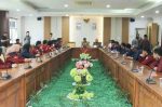 Ketua DPRD Batam Muhammad Kamaluddin menerima audiensi mahasiswa UNRIKA.