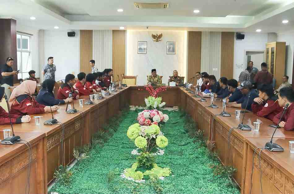 Ketua DPRD Batam Muhammad Kamaluddin menerima audiensi mahasiswa UNRIKA.