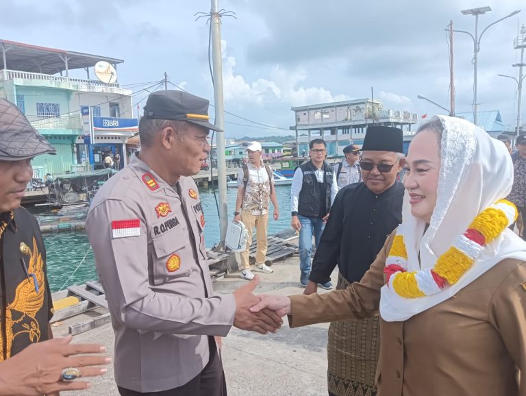 Pengamanan kunjungan kerja Bupati Natuna oleh Polsek Bunguran Barat.