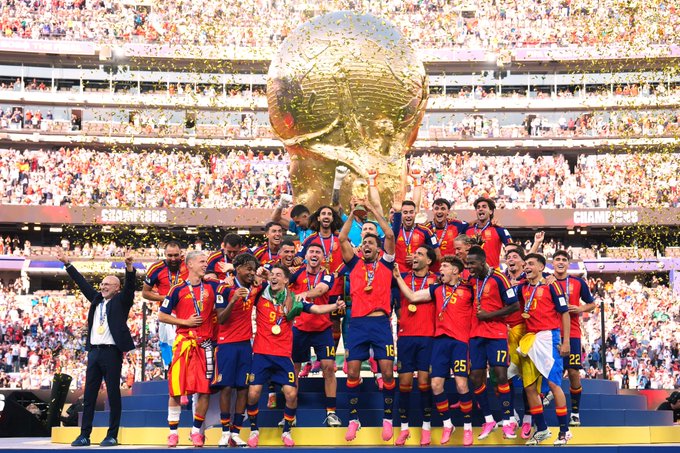 Donald Trump foto juara Spanyol