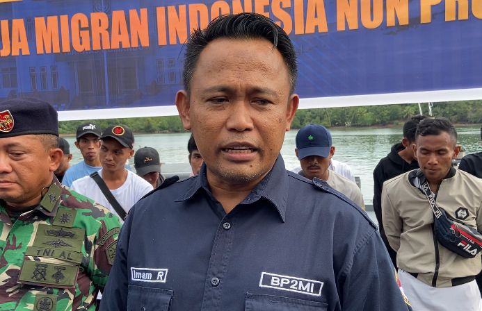 Kepala BP3MI Kepri menjelaskan kebijakan penanganan WNI pekerja scammer di Kamboja.