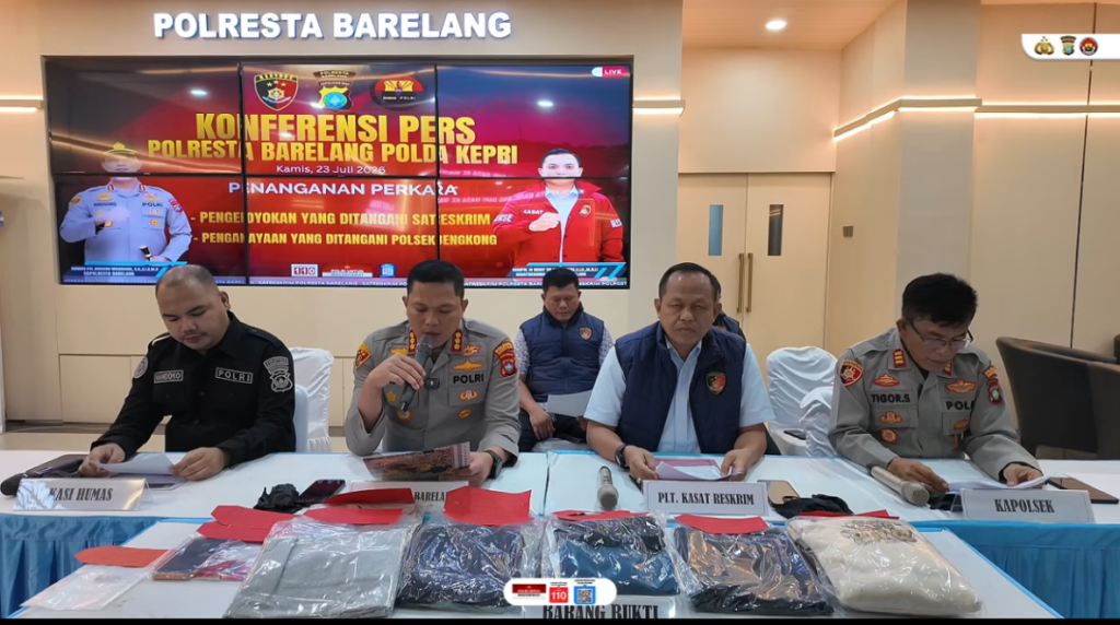 Kapolresta Barelang saat konferensi pers kasus pengeroyokan dan penganiayaan di Homestay Mimi Coco Bengkong.