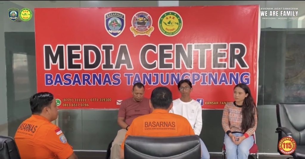 Tim SAR melakukan pencarian penumpang KMP Bahtera Nusantara 03 di perairan Bintan.