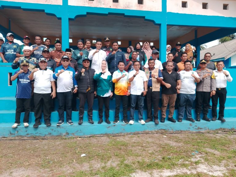 Bupati Natuna Cen Sui Lan membuka Turnamen Antar Desa HUT ke-108 Desa Kelanga.