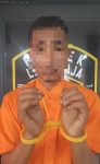 Barang bukti dan tersangka kasus pencurian kabel yang diungkap Polsek Lubuk Baja.