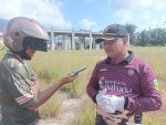 Satpol PP Natuna menertibkan pedagang kaki lima di Pantai Piwang Ranai.