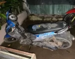 Empat tersangka curanmor yang ditangkap Polsek Nongsa bersama barang bukti sepeda motor.